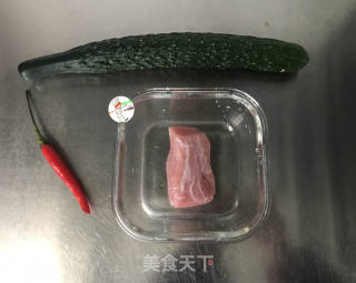 黄瓜炒肉片的做法步骤：1