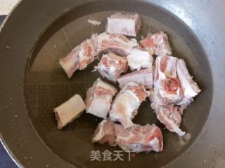 虫草花鲍鱼排骨汤的做法步骤：2