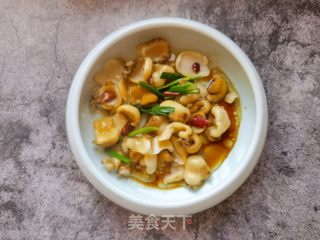 油泼鲍鱼片的做法步骤：11