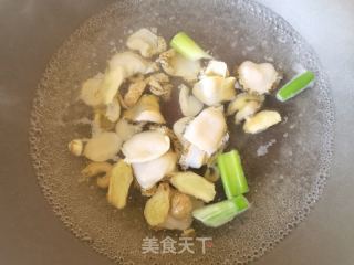 油泼鲍鱼片的做法步骤：6