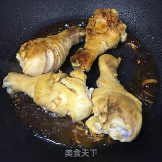 板栗菌菇烧鸡腿的做法步骤：6