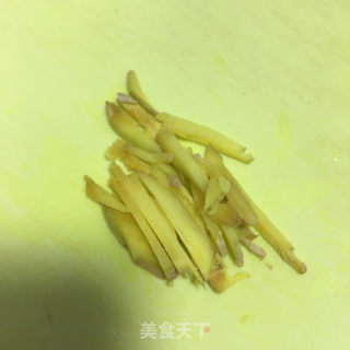 板栗菌菇烧鸡腿的做法步骤：4