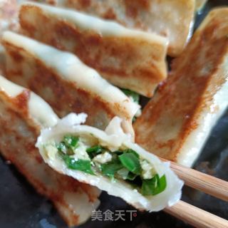 韭菜海肠锅贴的做法步骤：20