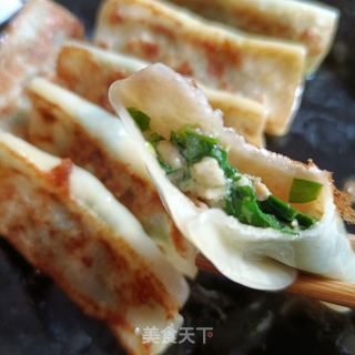 韭菜海肠锅贴的做法步骤：19