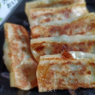 韭菜海肠锅贴的做法步骤：18