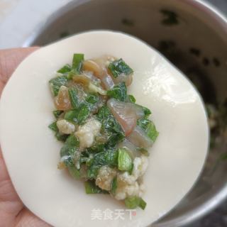 韭菜海肠锅贴的做法步骤：11