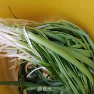 韭菜海肠锅贴的做法步骤：6