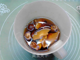 蘑菇猪肉肠的做法步骤：2