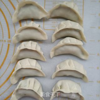 韭菜海肠水饺的做法步骤：17