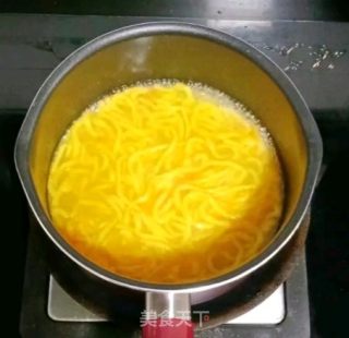 虾仁鸡蛋面线 (宝宝辅食）的做法步骤：13