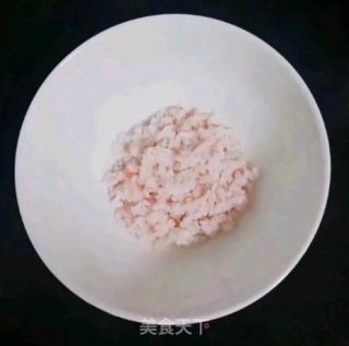 虾仁鸡蛋面线 (宝宝辅食）的做法步骤：3
