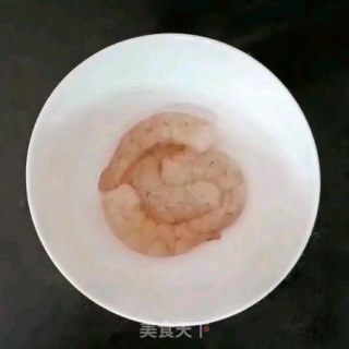 虾仁鸡蛋面线 (宝宝辅食）的做法步骤：1