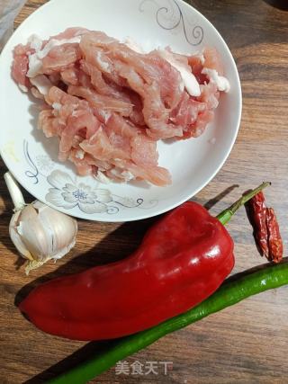 辣椒炒肉的做法步骤：1