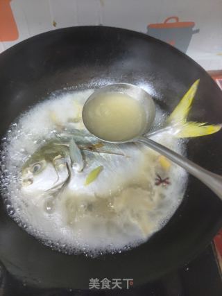 清炖金鲳鱼的做法步骤：4