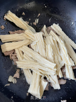 腐竹炒肉片的做法步骤：5