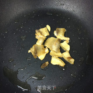 油渣炒凉薯的做法步骤：3