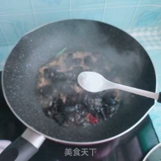 韭菜木耳炒肉的做法步骤：10