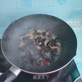 韭菜木耳炒肉的做法步骤：9