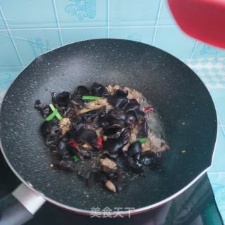 韭菜木耳炒肉的做法步骤：8