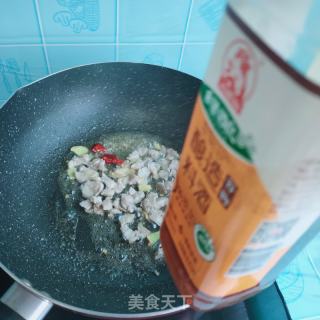 韭菜木耳炒肉的做法步骤：4