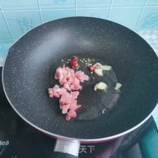 韭菜木耳炒肉的做法步骤：3