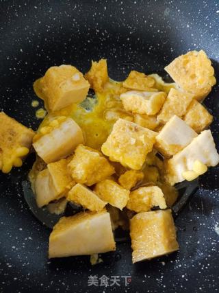 青菜鸡蛋炒馒头的做法步骤：5