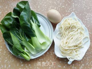 青菜鸡蛋敲肉面的做法步骤：2