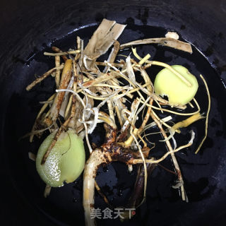 五指毛桃煲排骨的做法步骤：2