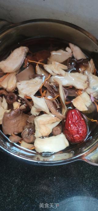七彩菌菇排骨汤的做法步骤：4