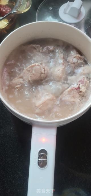 七彩菌菇排骨汤的做法步骤：2