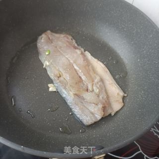 煎一卤鲜鲅鱼的做法步骤：6