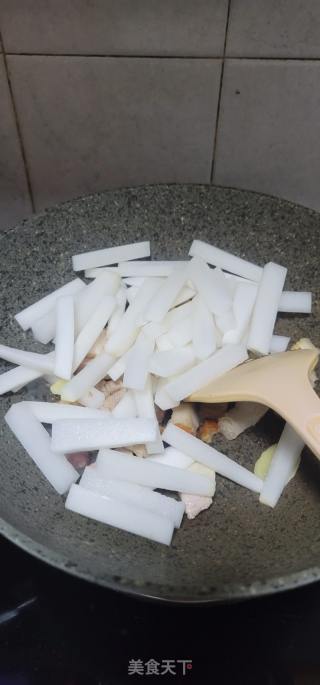 烧肉焖白萝卜的做法步骤：5