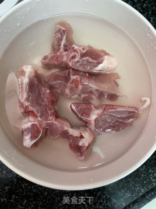 西洋菜猪骨汤的做法步骤：2
