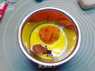 红豆南瓜味噌芝麻快手面包的做法步骤：2