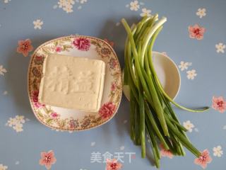 小葱拌豆腐的做法步骤：1
