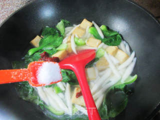 鱼豆腐青菜煮面鱼的做法步骤：5