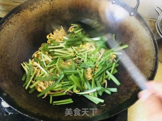 黄豆芽炒韭菜的做法步骤：8