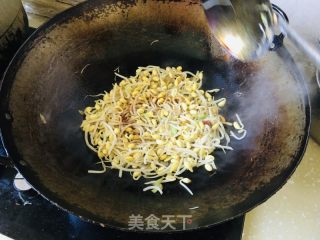 黄豆芽炒韭菜的做法步骤：6