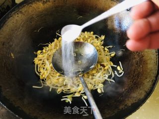黄豆芽炒韭菜的做法步骤：5