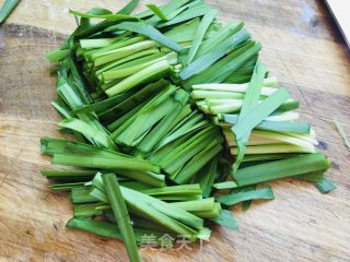 黄豆芽炒韭菜的做法步骤：2
