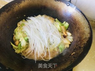 扇贝花肉白菜炖粉条的做法步骤：11