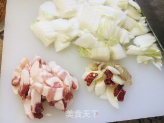 扇贝花肉白菜炖粉条的做法步骤：2