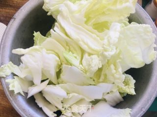 扇贝花肉白菜炖粉条的做法步骤：1