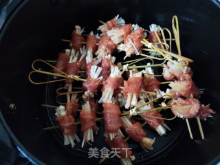 空气炸锅烤金针菇肉卷的做法步骤：8