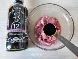 空气炸锅烤金针菇肉卷的做法步骤：2