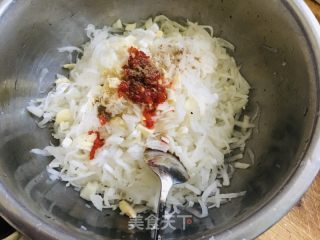 白萝卜包子的做法步骤：2