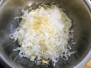白萝卜包子的做法步骤：1
