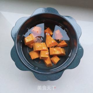 南瓜二米粥的做法步骤：2