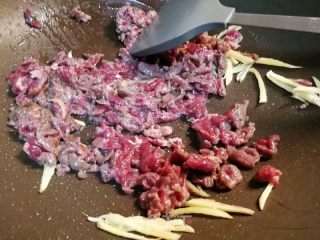3分钟快手菜，洋葱爆炒牛肉丝的做法步骤：5