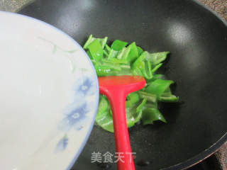 鸭肝炒青椒的做法步骤：6